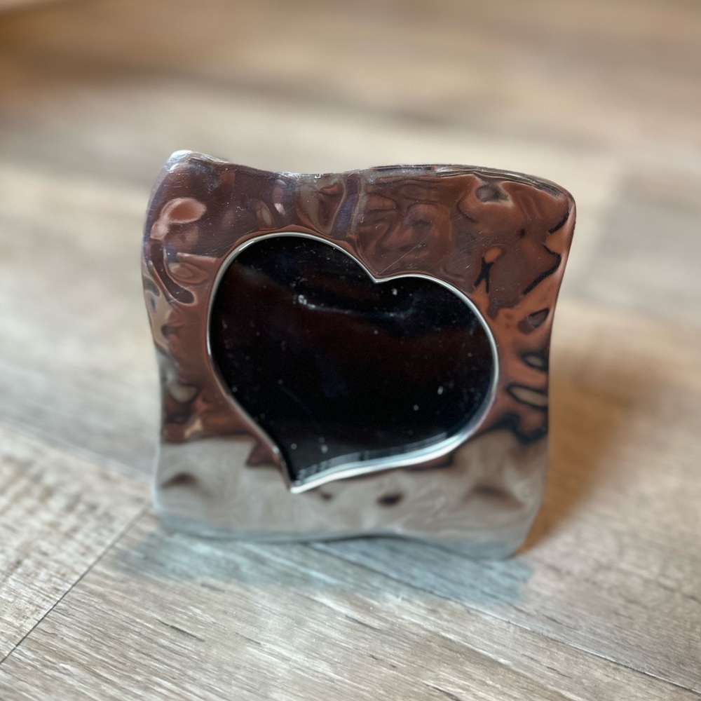 NWT Heirloom Curved Heart Square Open Heart Frame / Tarnish Free Silver / 5x5 - Picture 4 of 6